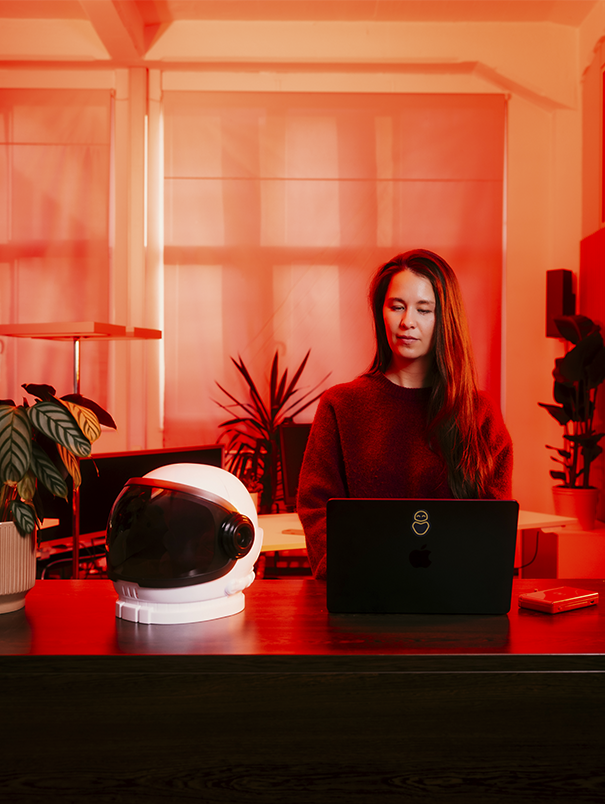 starmate's Executive Assistant Tanja im Office
